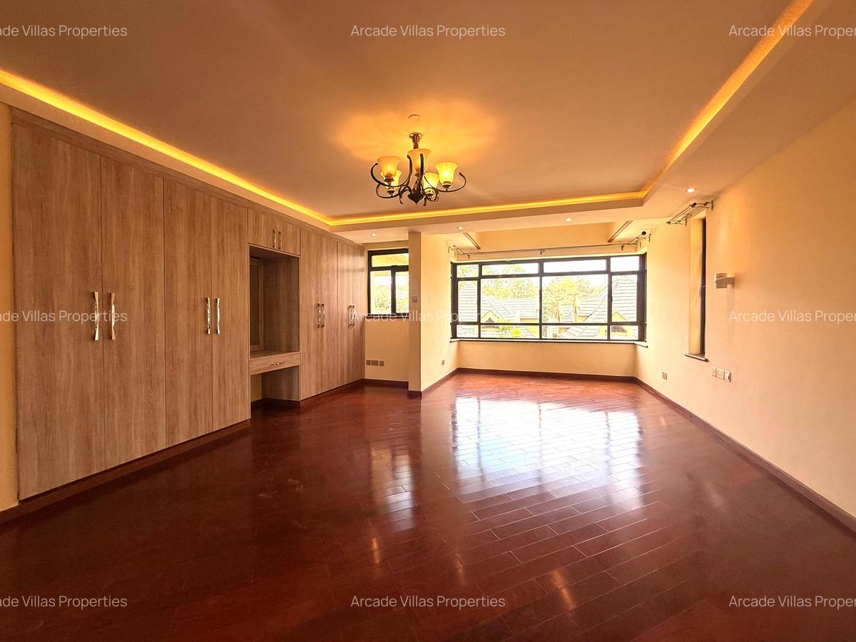 5 Bed Townhouse with En Suite in Lavington - 17