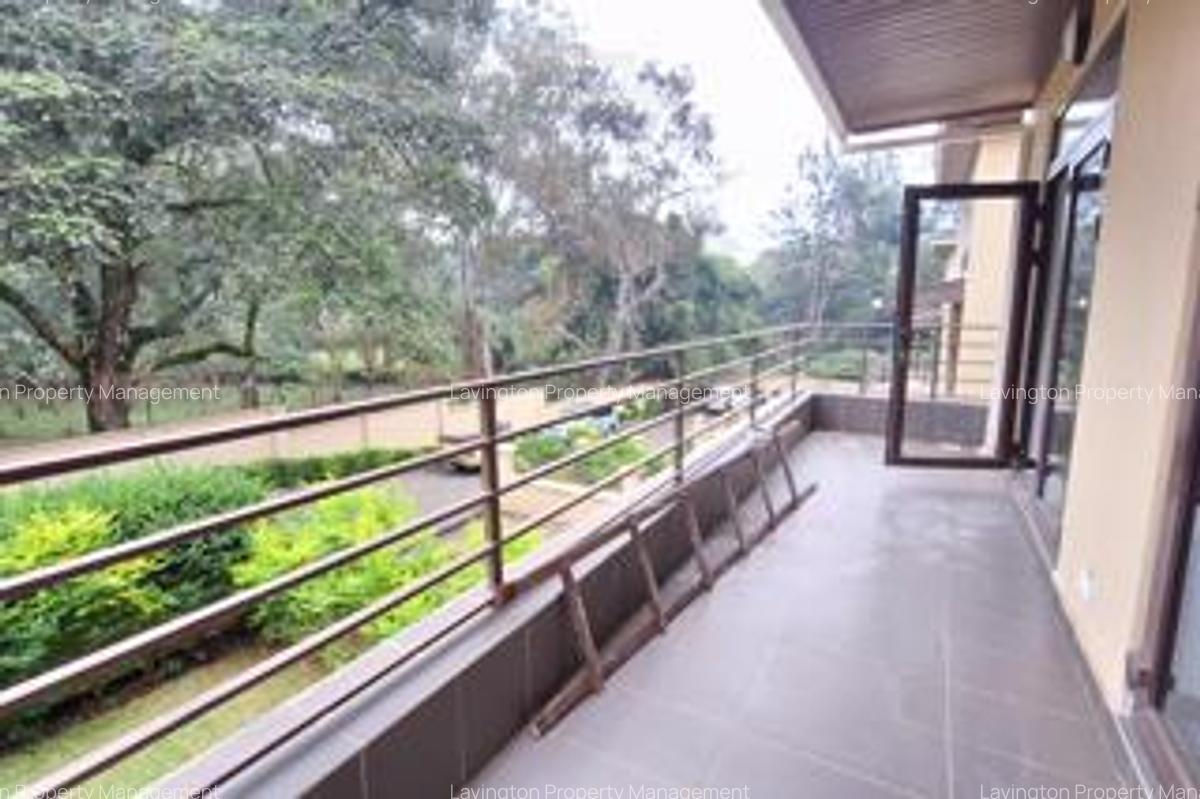 5 Bed Townhouse with En Suite at Lavington Green - 8