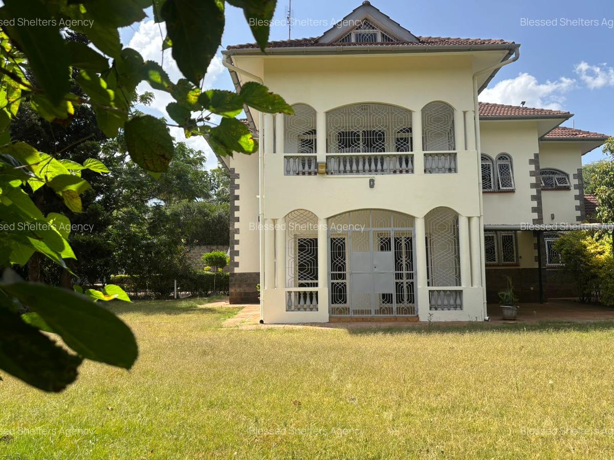 5 Bed House with En Suite in Runda - 1