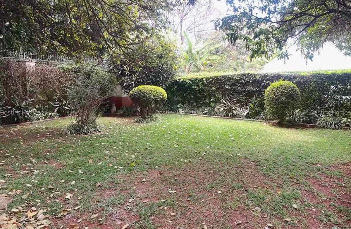 4 Bed Townhouse with En Suite in Lavington - 11
