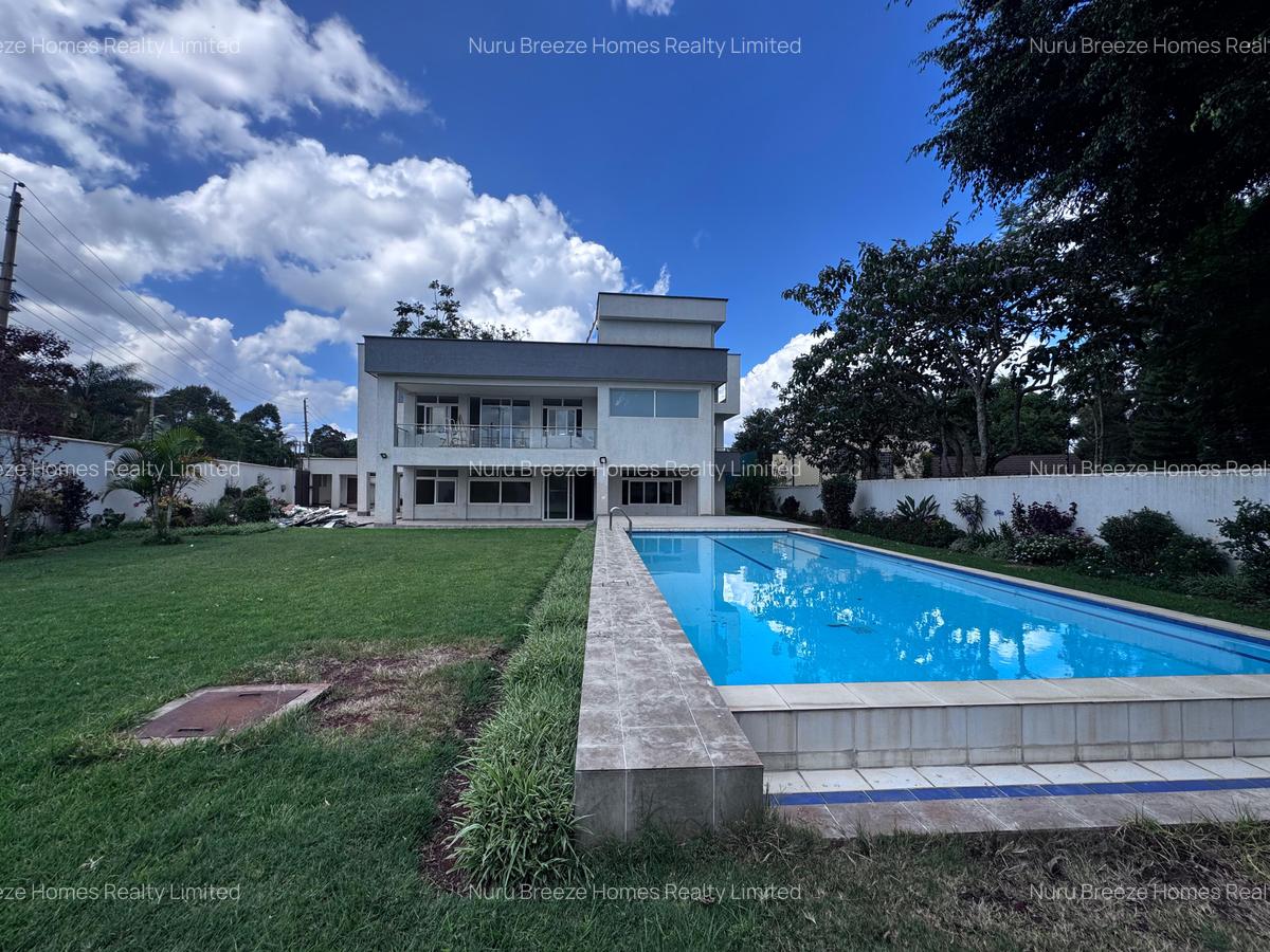 5 Bed House with En Suite in Runda - 1