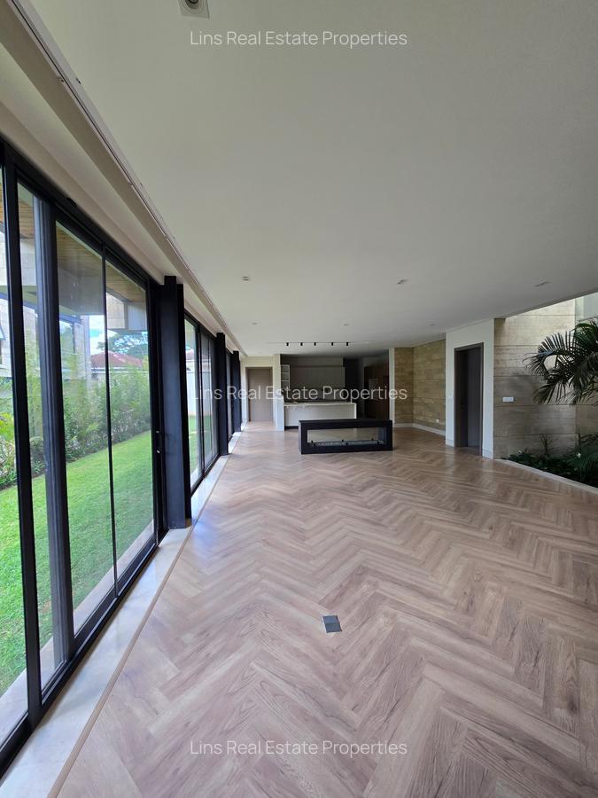 5 Bed Townhouse with En Suite in Brookside - 15