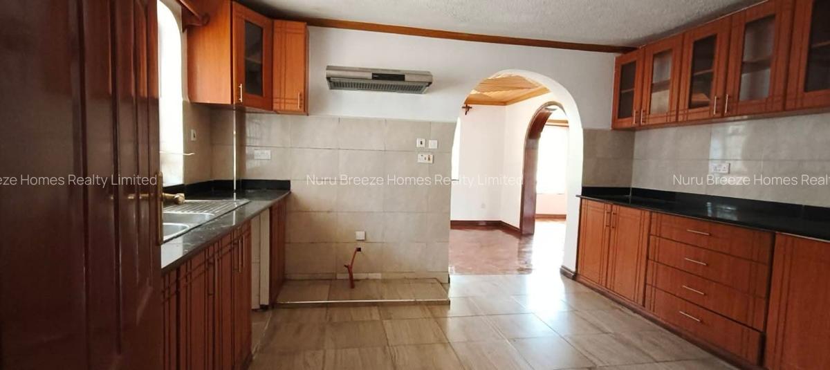 5 Bed House with En Suite in Nyari - 13