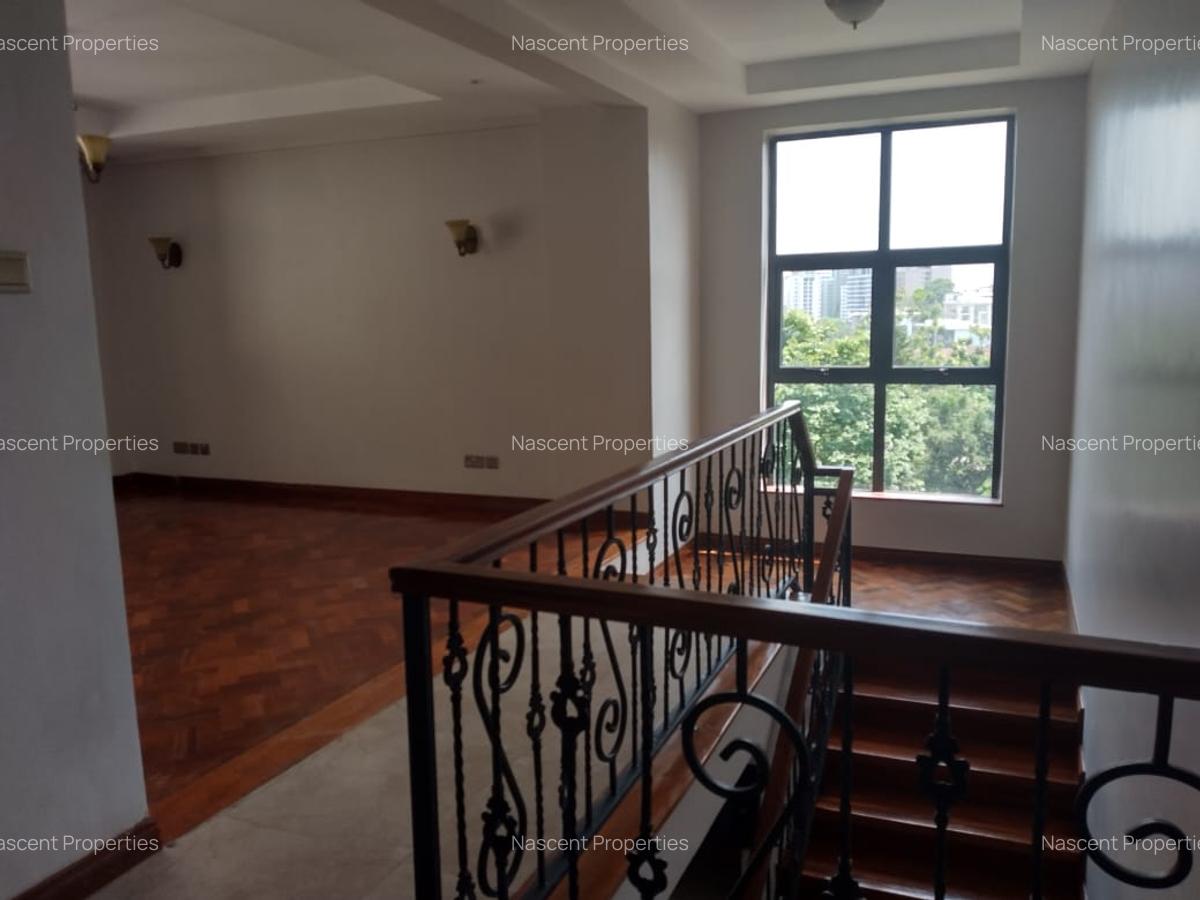 3 Bed Apartment with En Suite in Riverside - 4