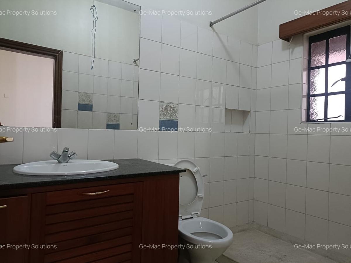 4 Bed House with En Suite in Spring Valley - 6