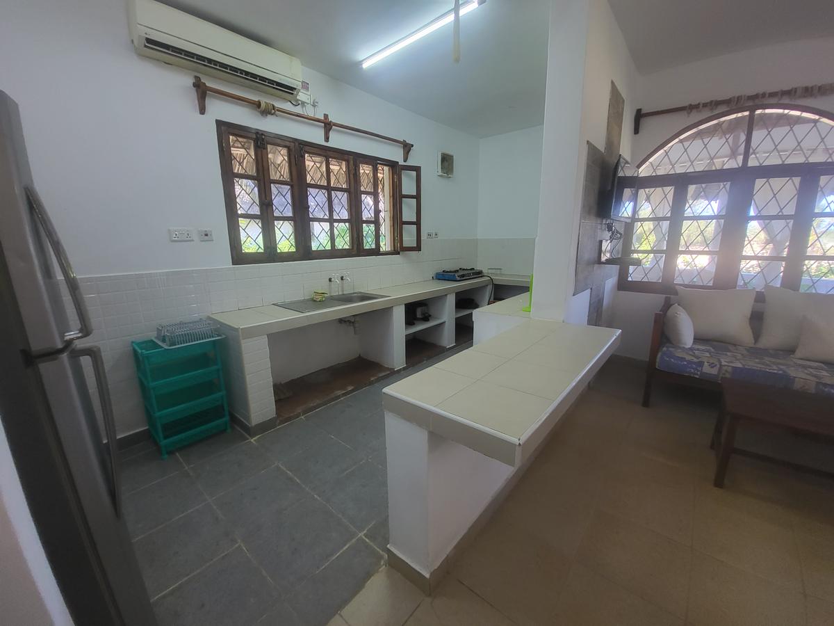 2 Bed House with Swimming Pool in Malindi - 6