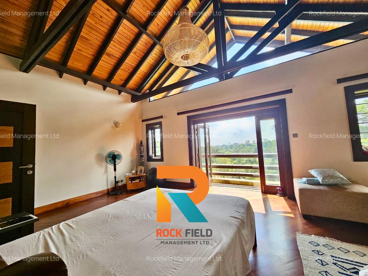 5 Bed House with En Suite in Lavington - 7