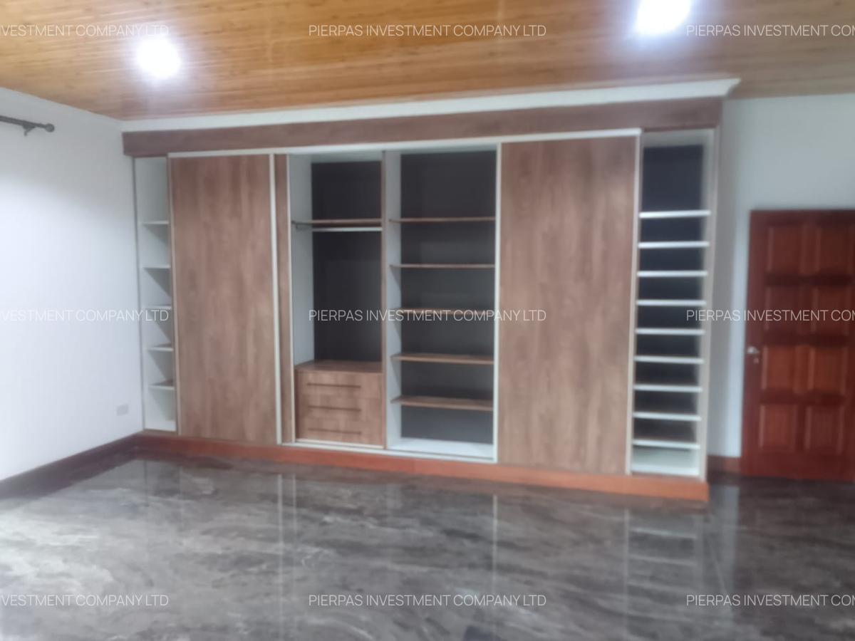 5 Bed Townhouse with En Suite in Rosslyn - 12