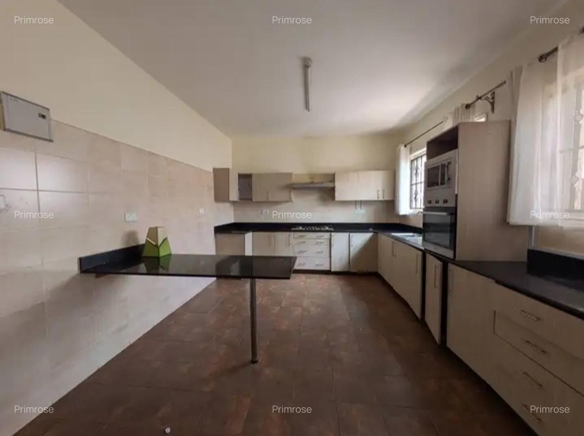 5 Bed Townhouse with En Suite in Spring Valley - 7