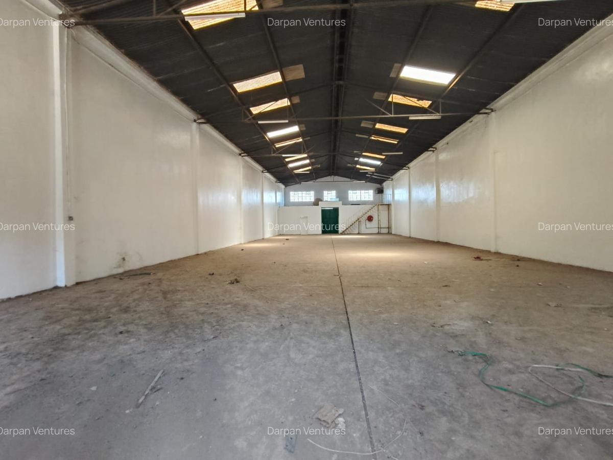 5,197 ft² Warehouse with Service Charge Included in Industrial Area - 7