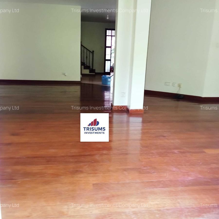5 Bed Townhouse with En Suite at Grevellea Grove - 1