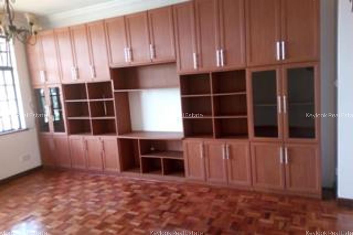 4 Bed Townhouse with En Suite at Lavington - 4