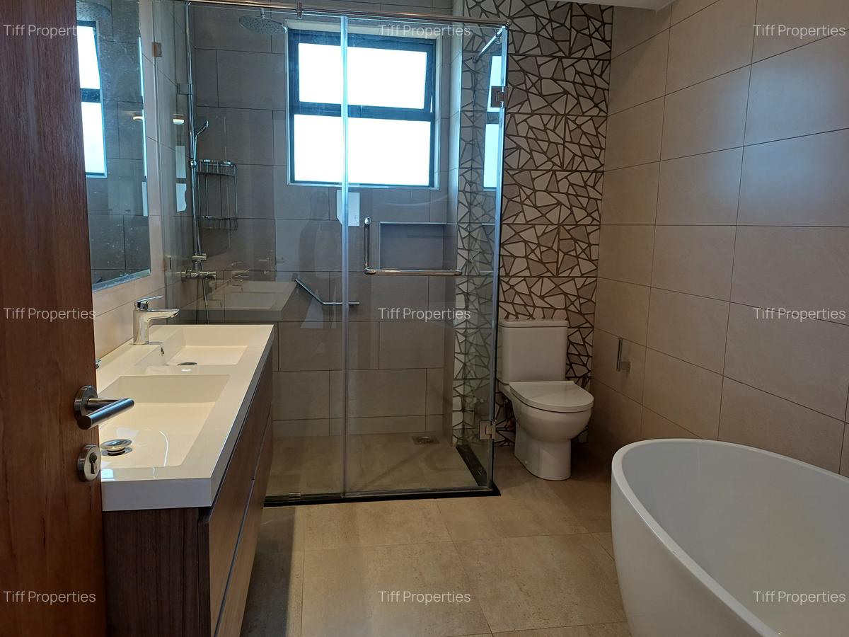 4 Bed Apartment with En Suite in Rosslyn - 16