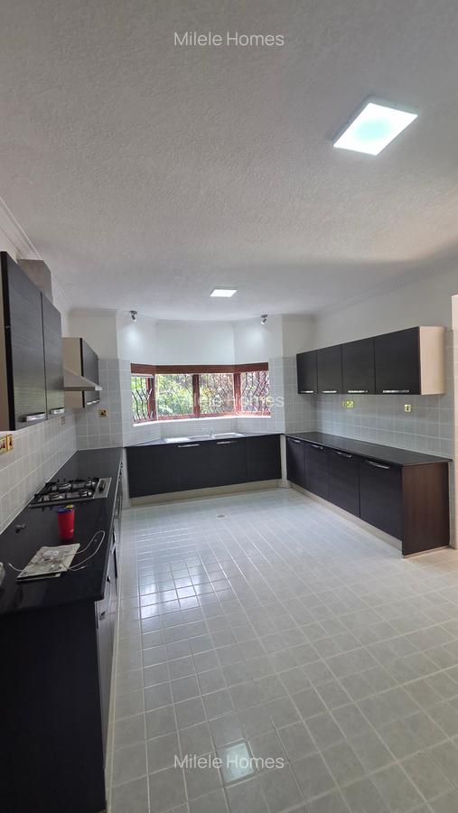 5 Bed Villa with En Suite in Runda - 8