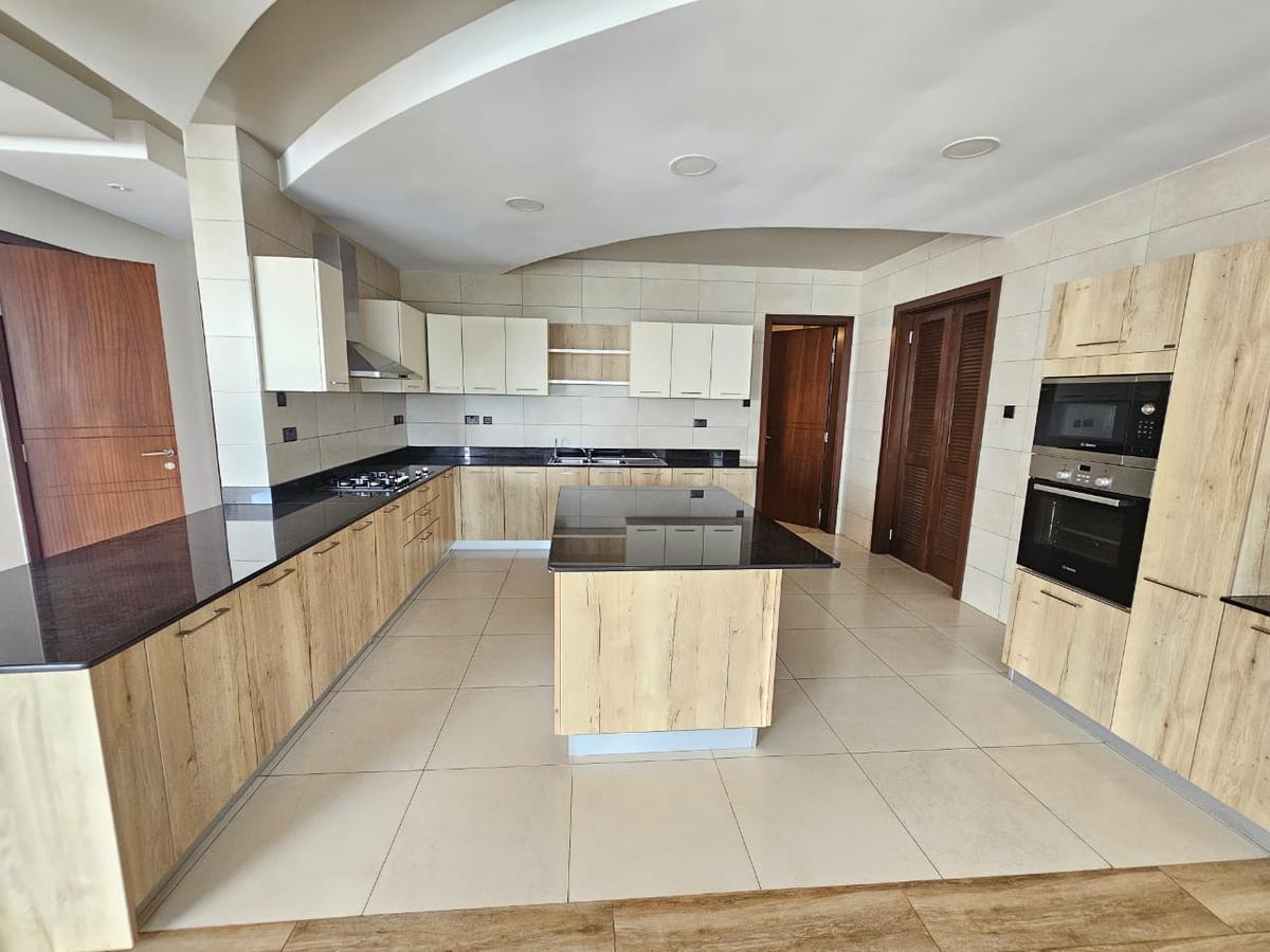 4 Bed Apartment with En Suite in General Mathenge - 1