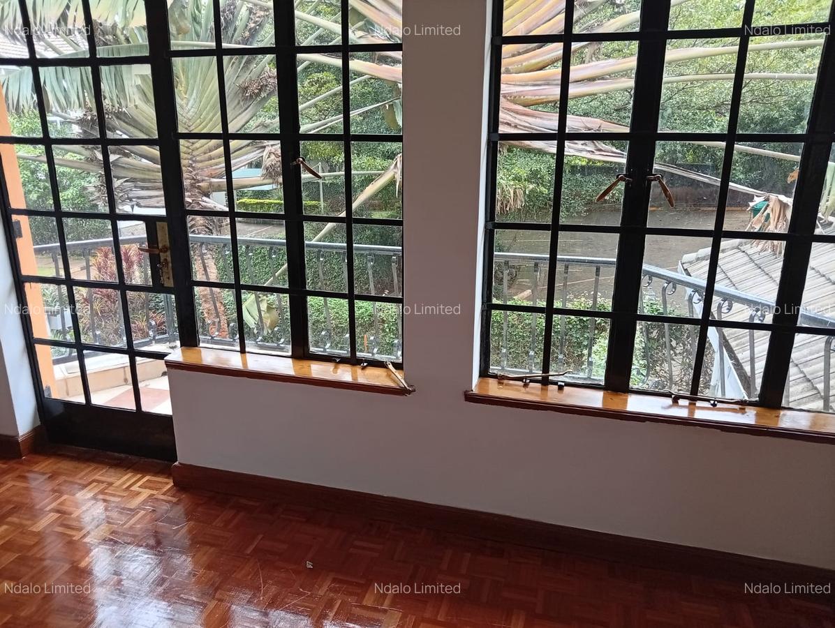 4 Bed Townhouse with En Suite at Lavington - 20