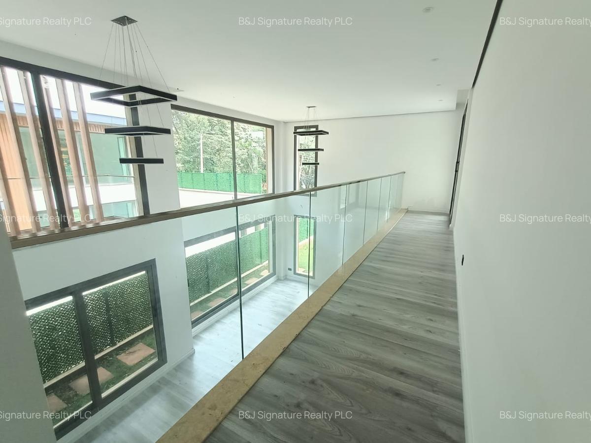 5 Bed Villa with En Suite in Lavington - 6