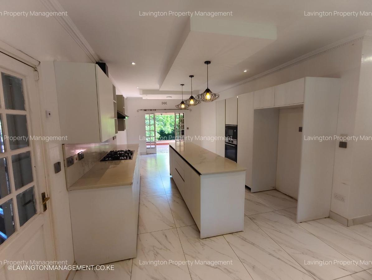 4 Bed House with En Suite at Lavington Green - 8