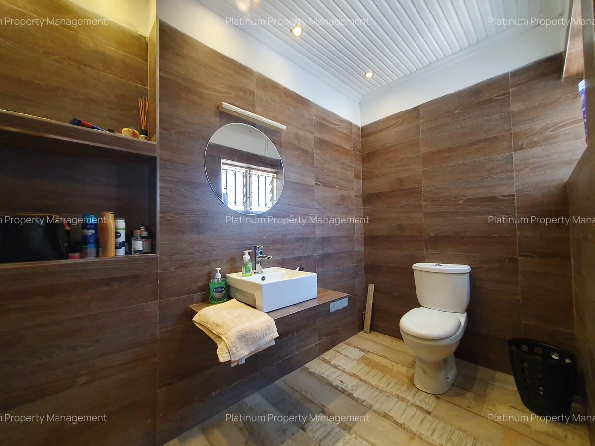 4 Bed House with En Suite at 2Nd Parklands Avenue - 18