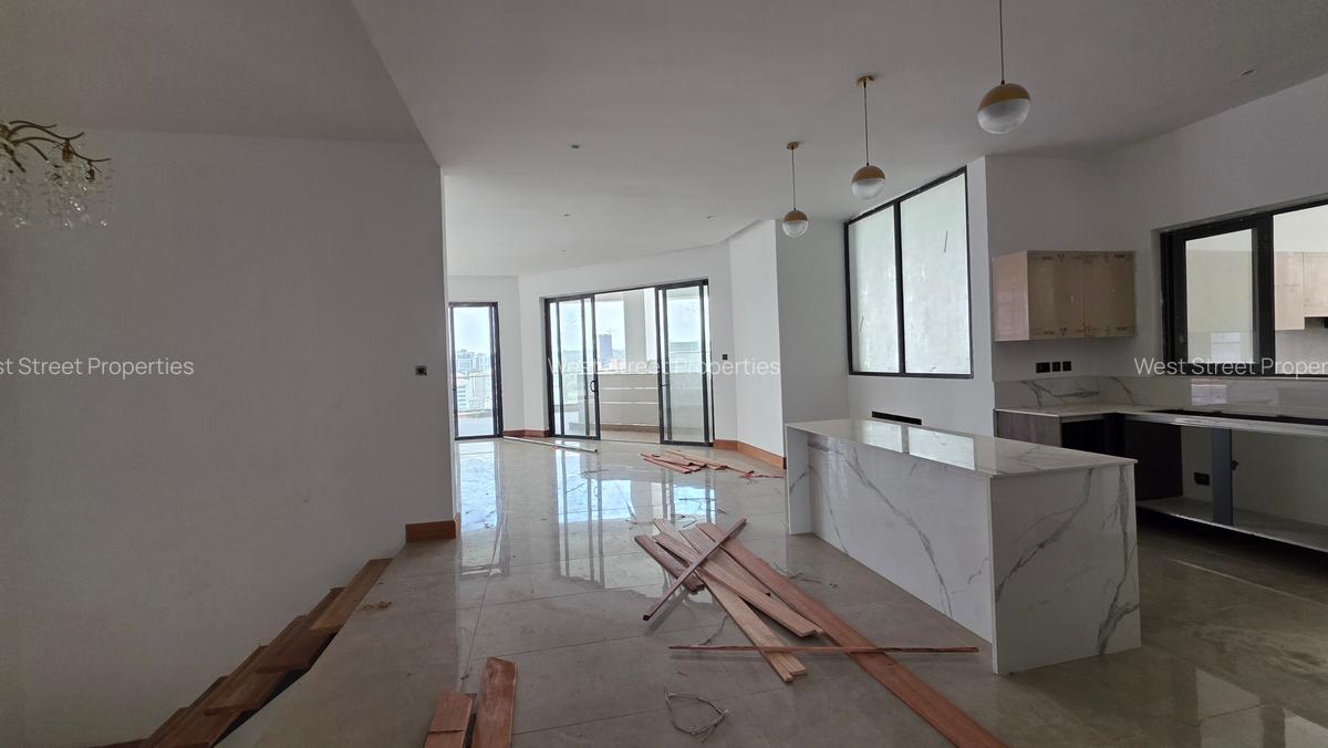 4 Bed Apartment with En Suite at Riverside Drive - 16