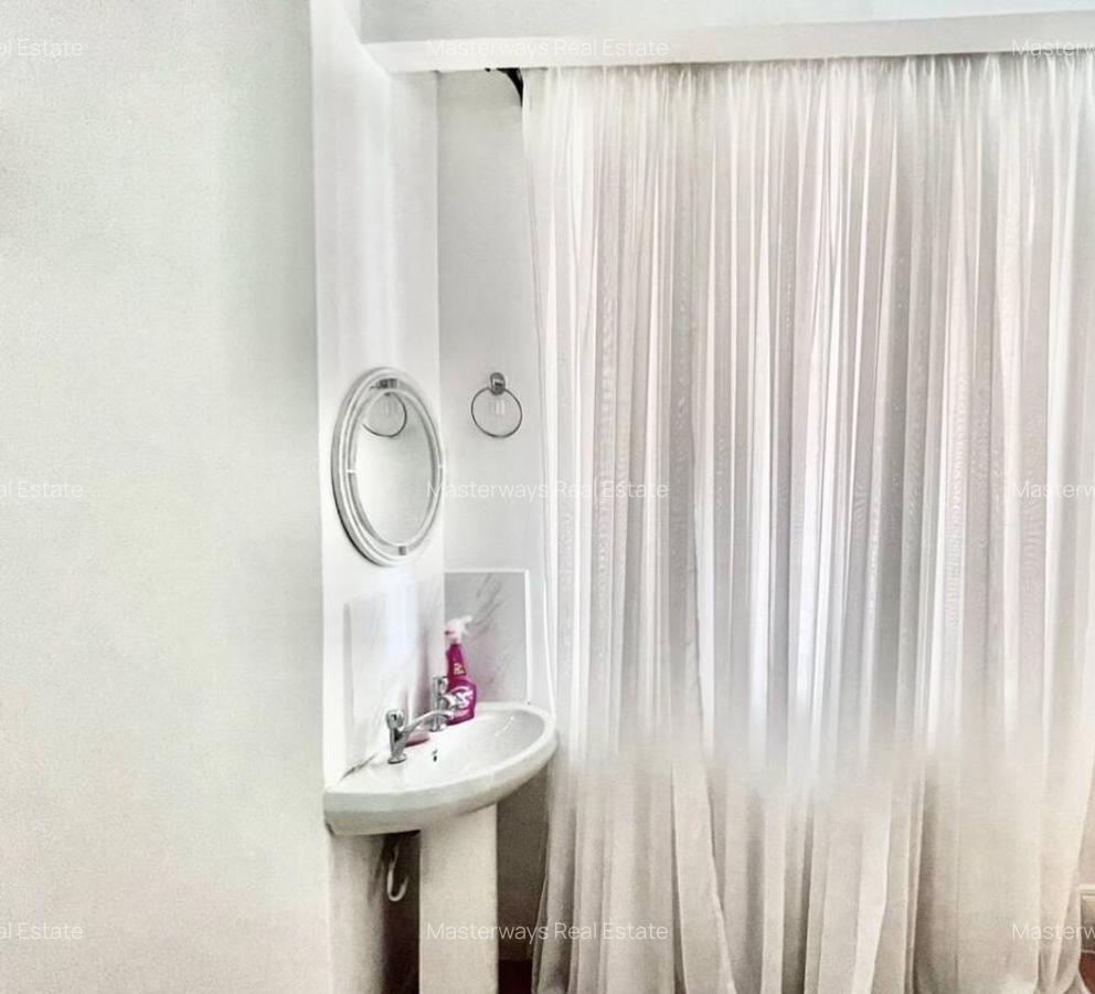 Serviced 1 Bed Apartment with En Suite at School Lane - 3