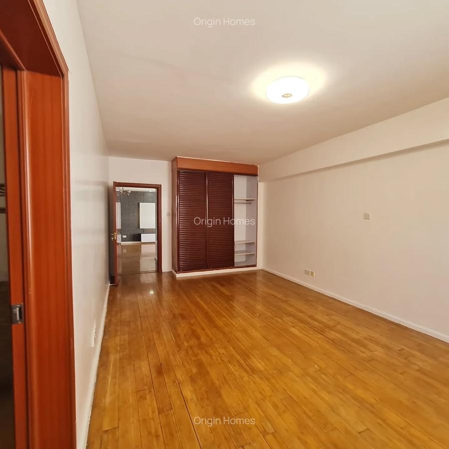 4 Bed Apartment with En Suite at Lavington - 16