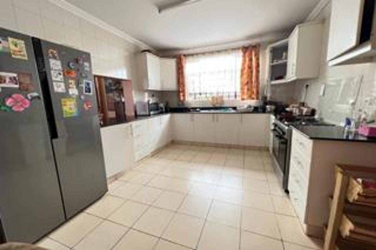 4 Bed Townhouse with En Suite in Lavington - 7
