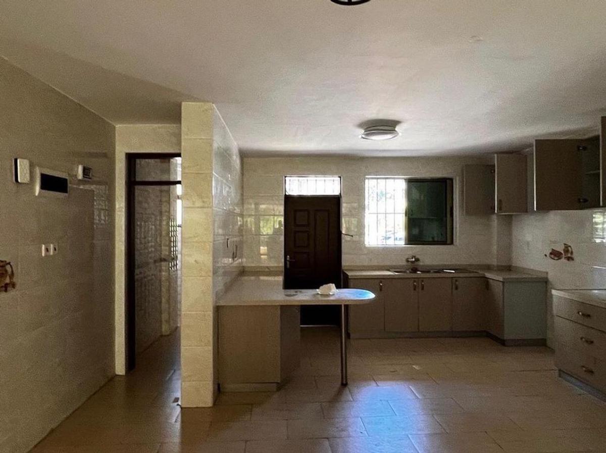 3 Bed Apartment with En Suite in Lavington - 5