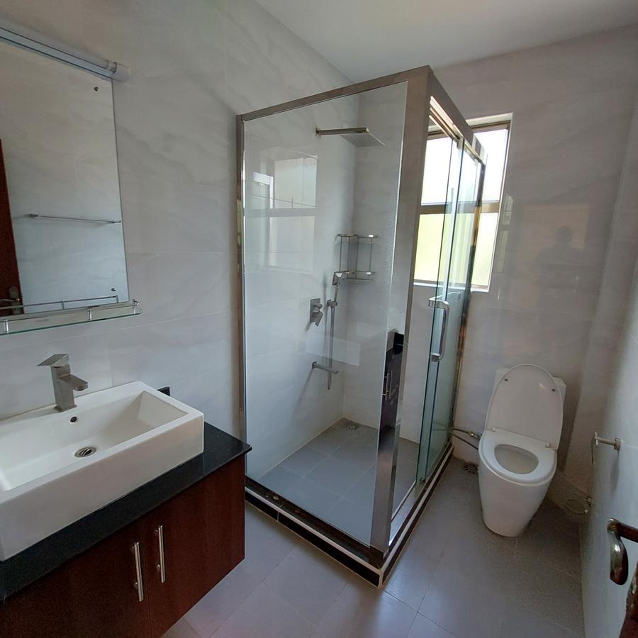 5 Bed Townhouse with En Suite at Chalbi Drivve - 14