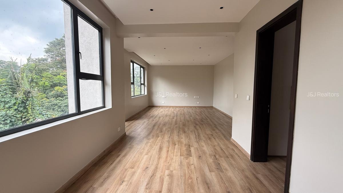 5 Bed Townhouse with En Suite in Lavington - 11
