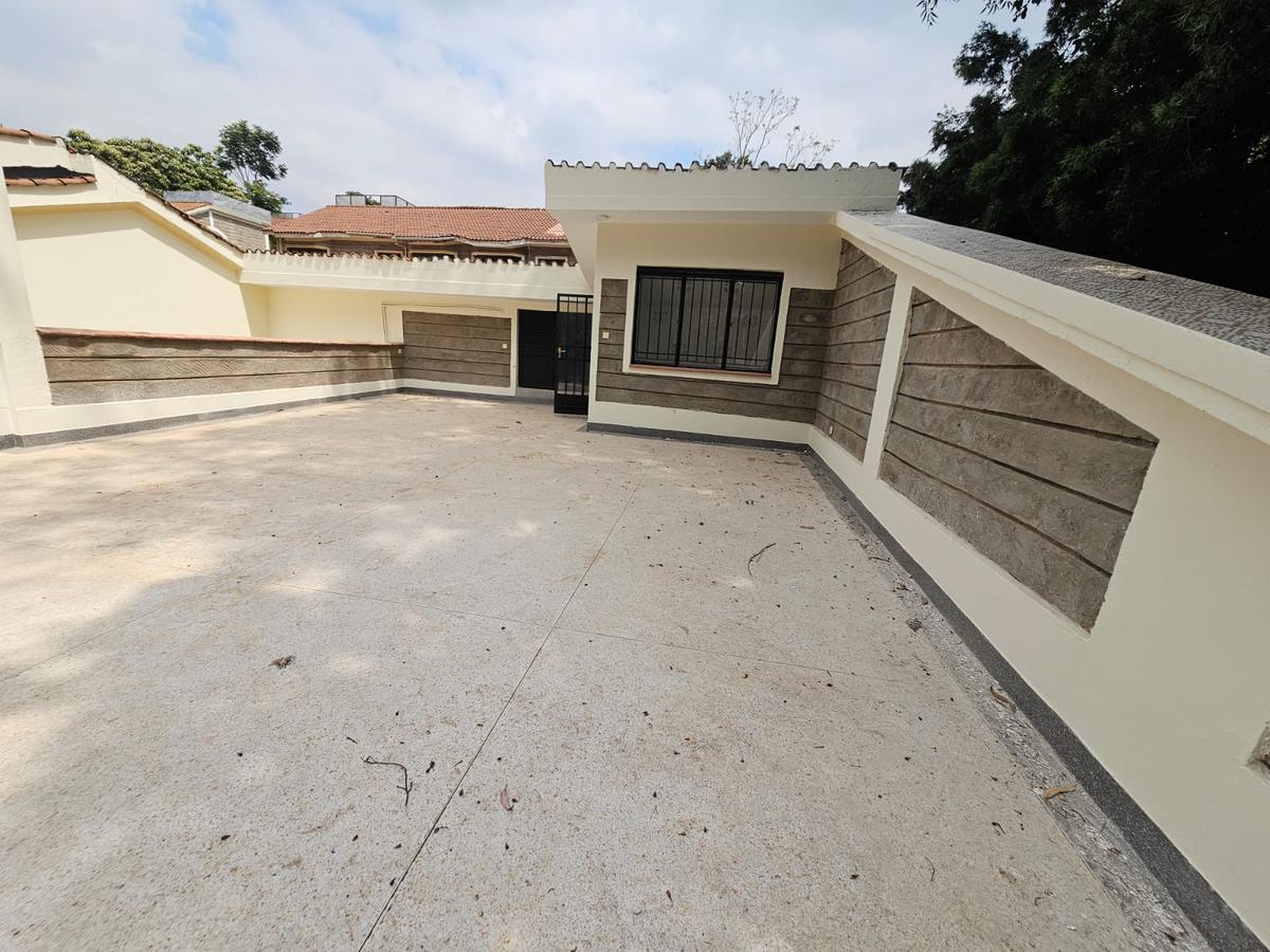 4 Bed House with En Suite in Spring Valley - 4