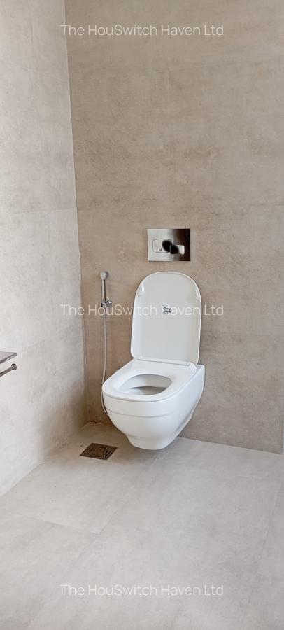 5 Bed Townhouse with En Suite at Off James Gichuru Rd - 12