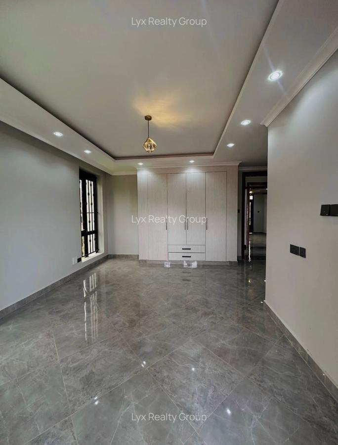 5 Bed Villa with En Suite in Runda - 12