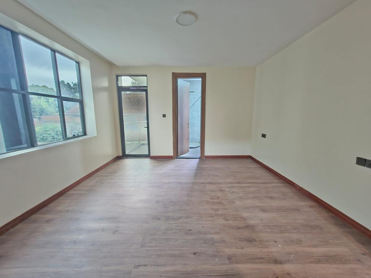 5 Bed House with En Suite in Lavington - 5