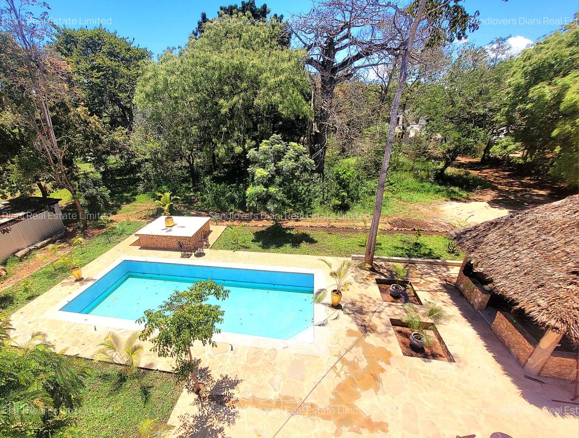 6 Bed Villa with En Suite in Diani - 4