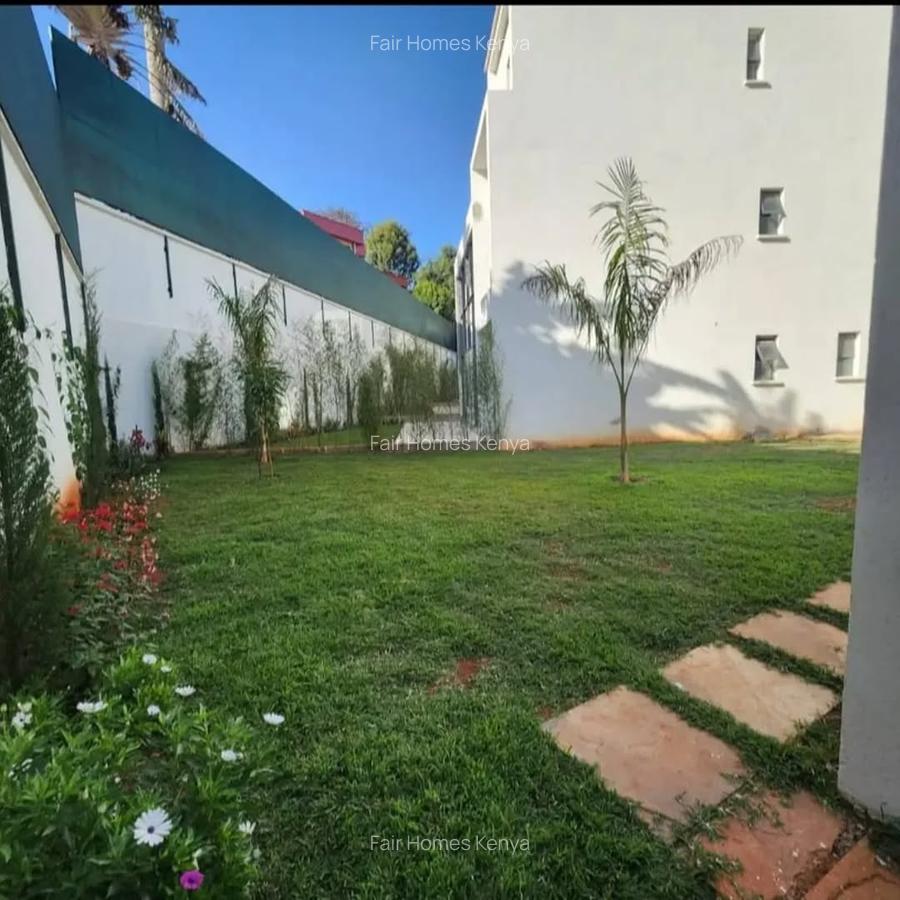 5 Bed Townhouse with En Suite at Lavington Green - 3