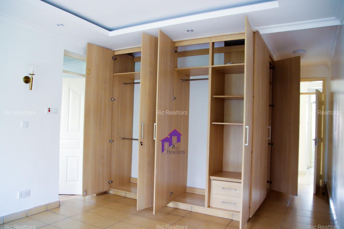 3 Bed Apartment with En Suite in Lavington - 12