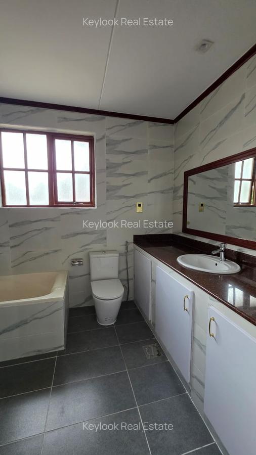 4 Bed Townhouse with En Suite at Lavington - 11