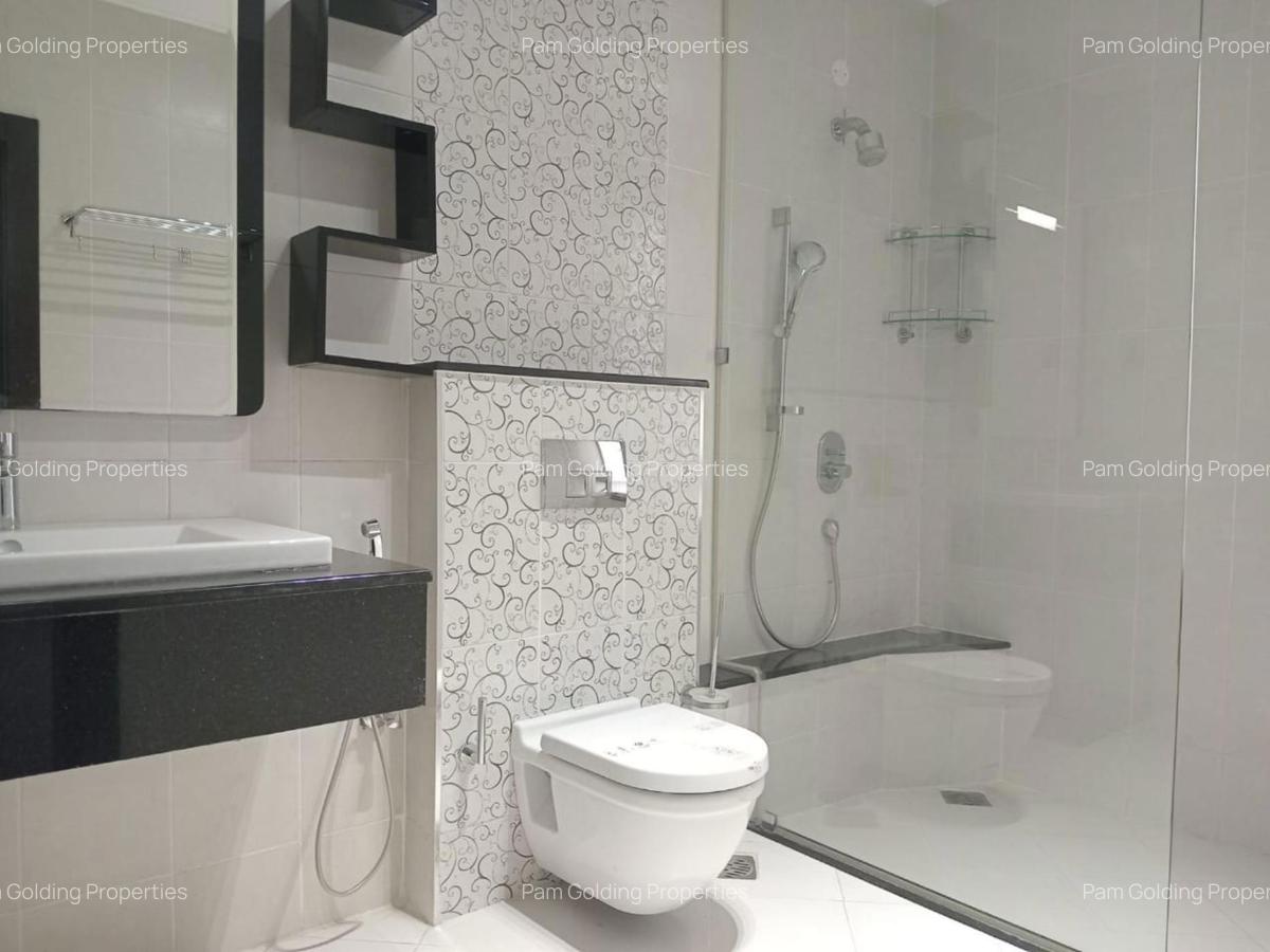 3 Bed Apartment with En Suite in Riverside - 11