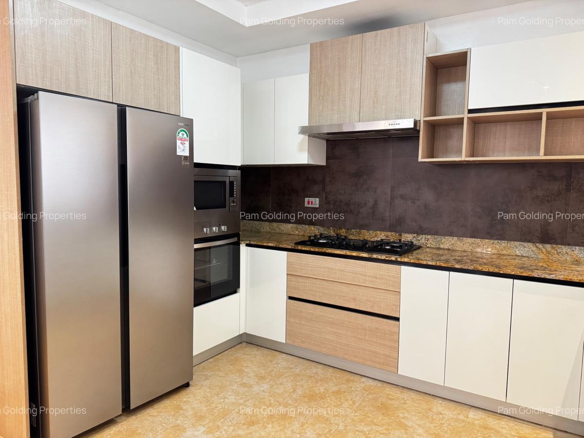 3 Bed Apartment with En Suite in Riverside - 5