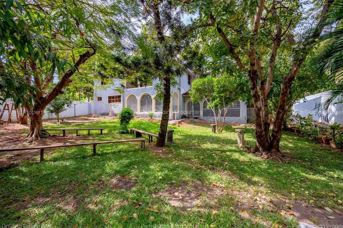 5 Bed Townhouse at Beach Road - 18