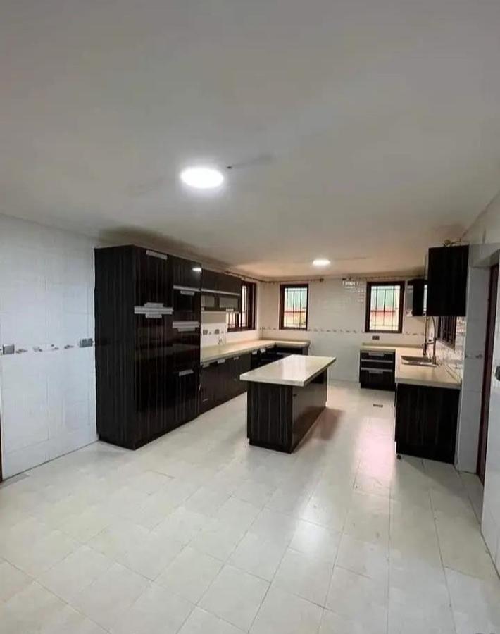 5 Bed Townhouse with En Suite in Lavington - 2