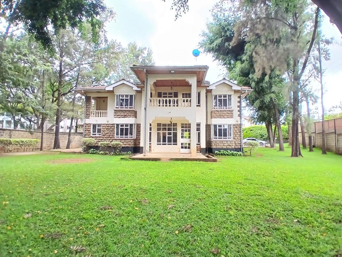 5 Bed House with En Suite in Lavington - 1