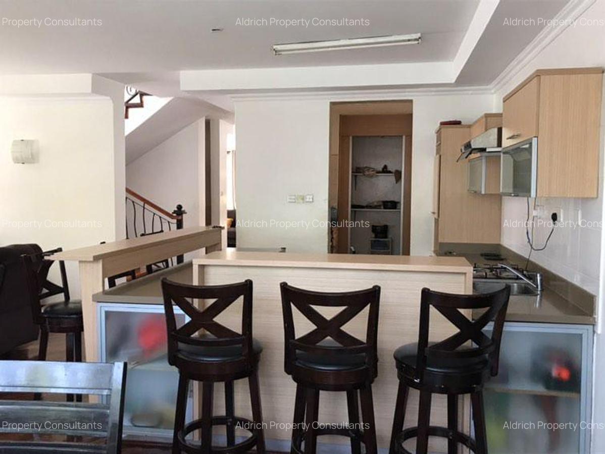 4 Bed Villa with En Suite in Ridgeways - 5