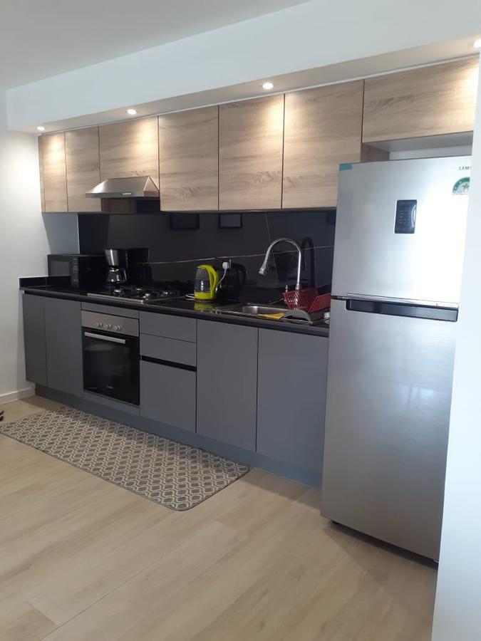 Serviced 1 Bed Apartment with En Suite in Riverside - 10