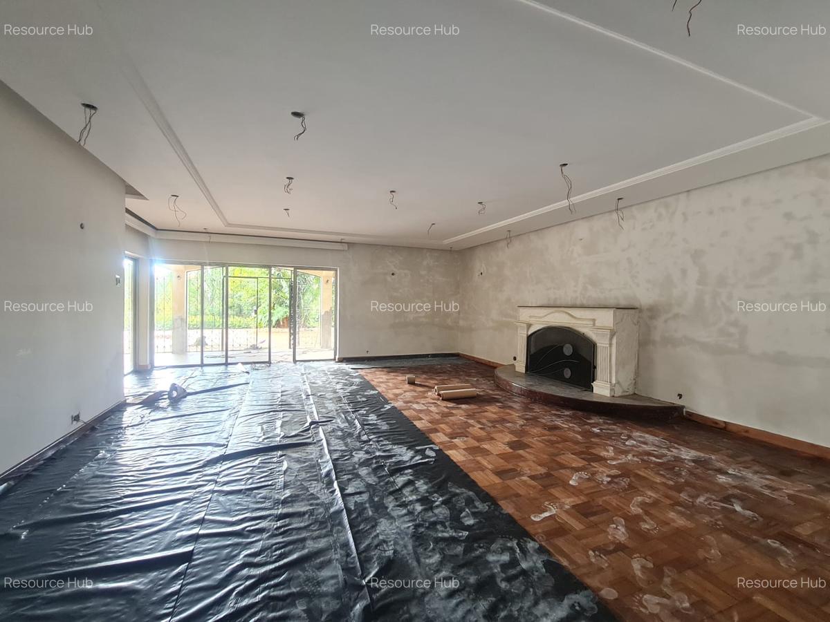 6 Bed House with En Suite at Lavington - 5