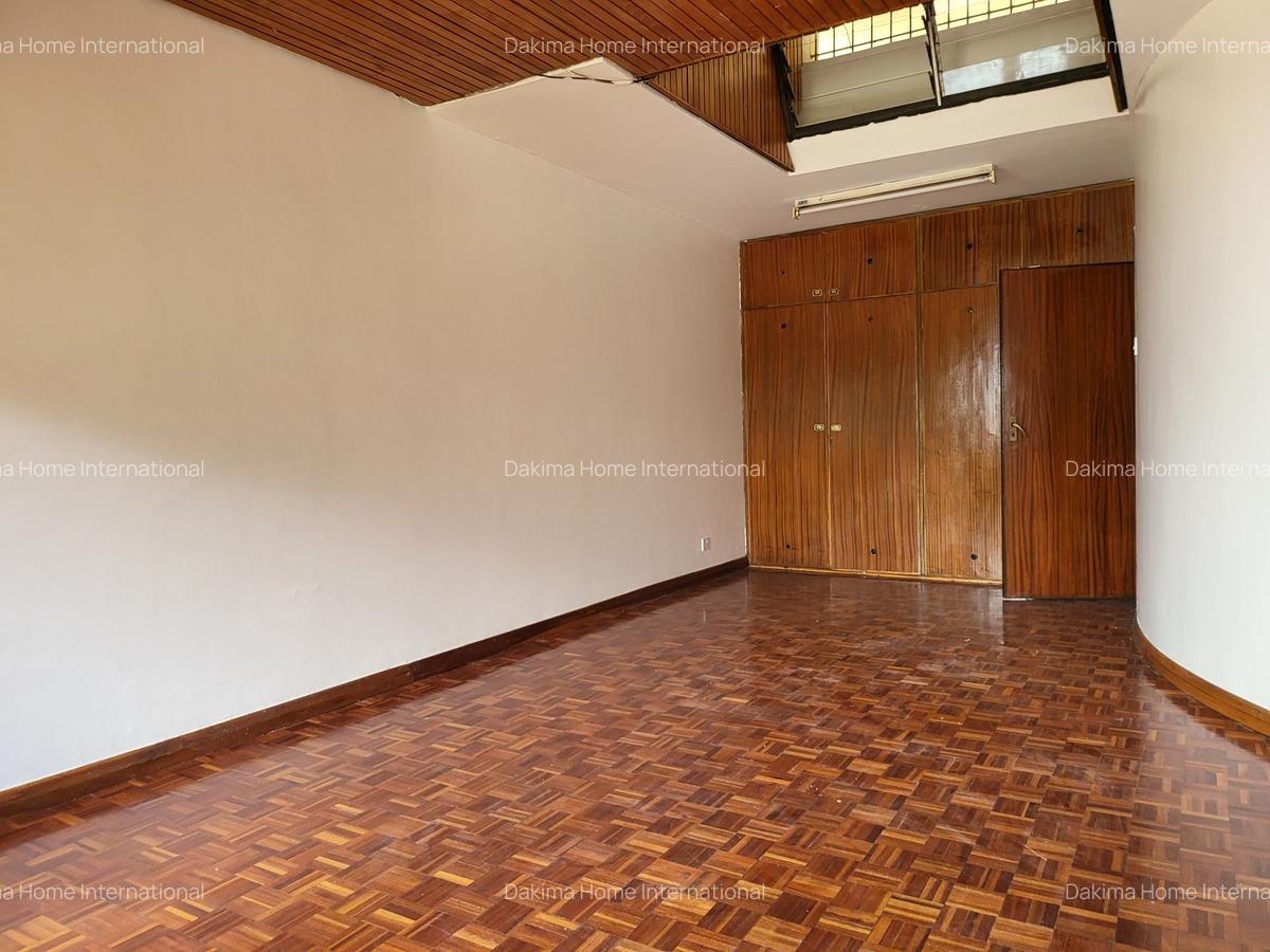 4 Bed Townhouse with En Suite in Rhapta Road - 12