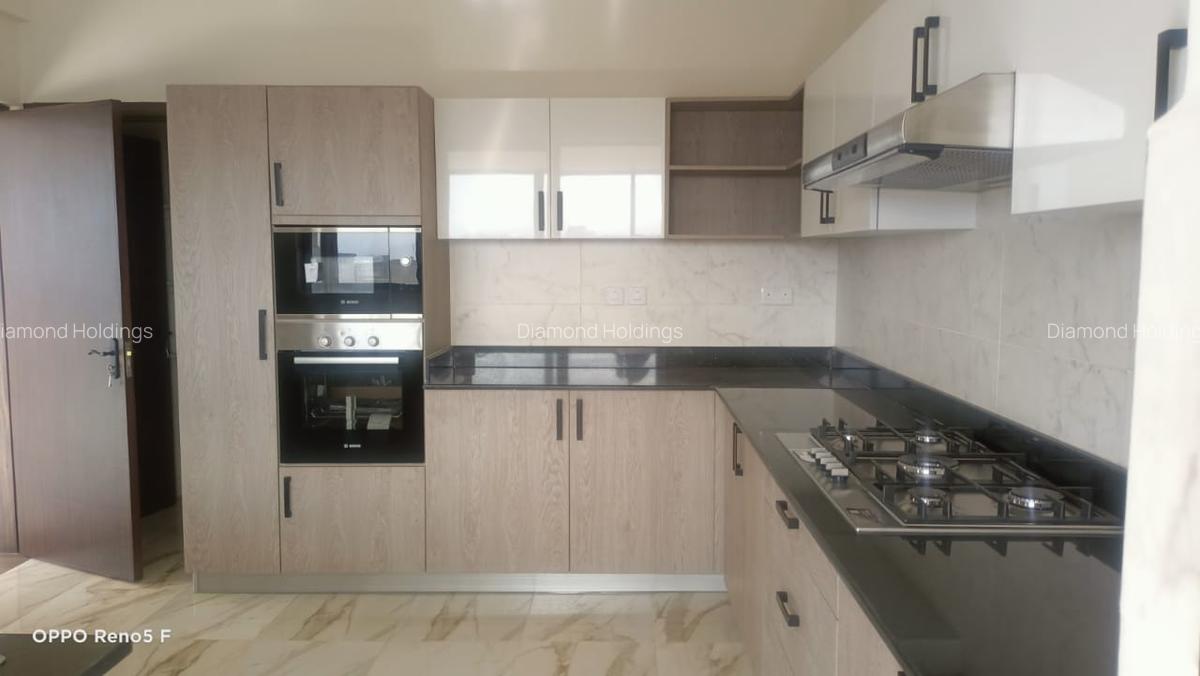 3 Bed Apartment with En Suite at Parklands - 5