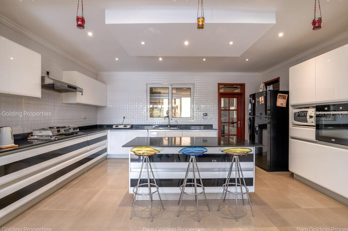 4 Bed Apartment with En Suite at General Mathenge - 1