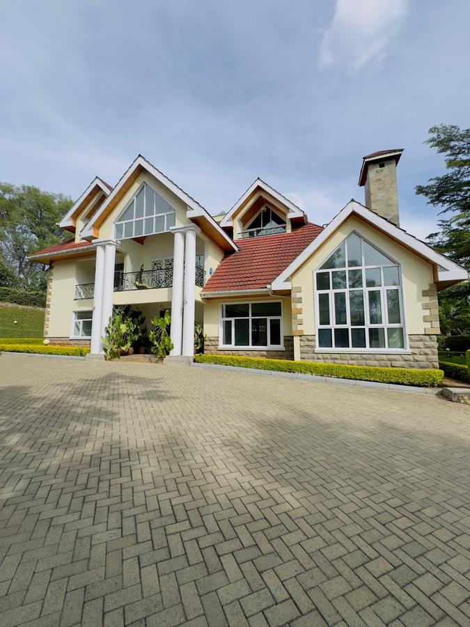 5 Bed House with En Suite at Mimosa Drive - 1